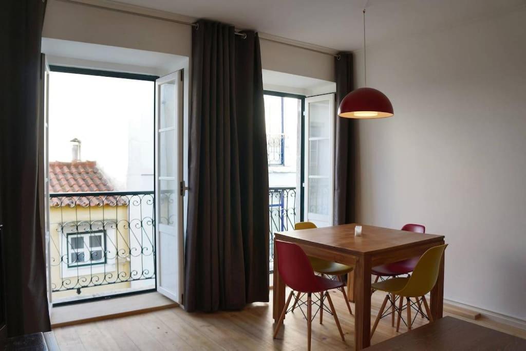 Two Bedroom Apt In Historic Location! Close To The River Lisbon Luaran gambar