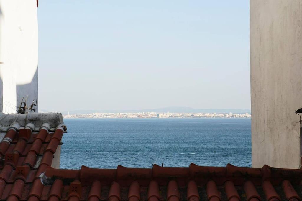 Two Bedroom Apt In Historic Location! Close To The River Lisbon Luaran gambar