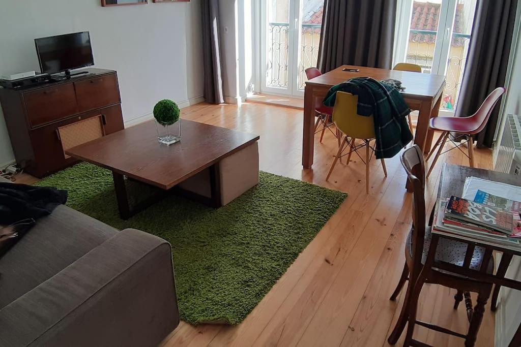 Two Bedroom Apt In Historic Location! Close To The River Lisbon Luaran gambar