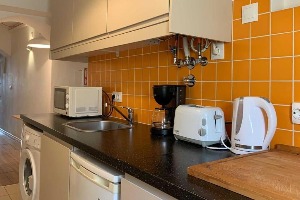 Two Bedroom Apt In Historic Location! Close To The River Lisbon Luaran gambar